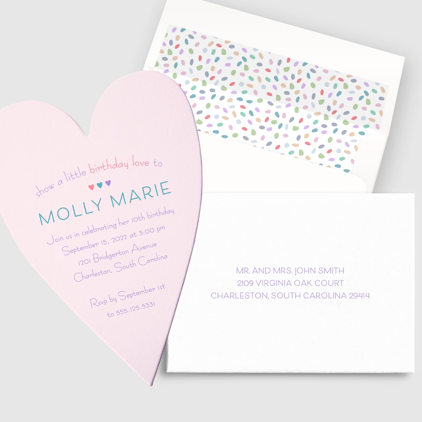 Une petite invitation à une fête d'anniversaire en forme de coeur d'amour